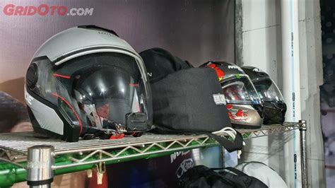 Biaya Cuci Helm di MR Helm