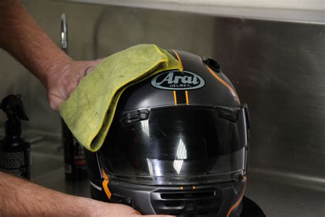 Jenis Cuci Helm di MR Helm