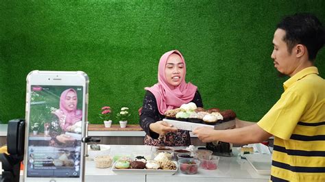Apa Saja yang Membuat Donat Ibu Restu Spesial?