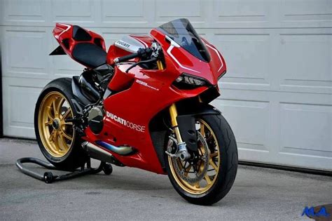Review Ducati Corse 1199