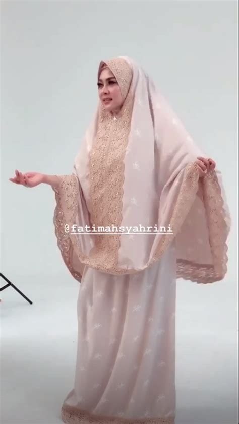 Dagangan Kerudung Fatimah Syahrini