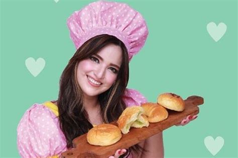 Harga Kue Nia Ramadhani: Apa Saja?