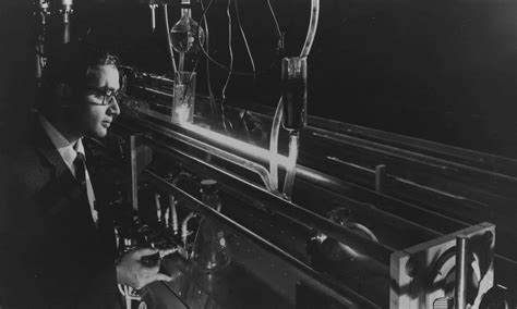 Sejarah dan Aplikasi Laser