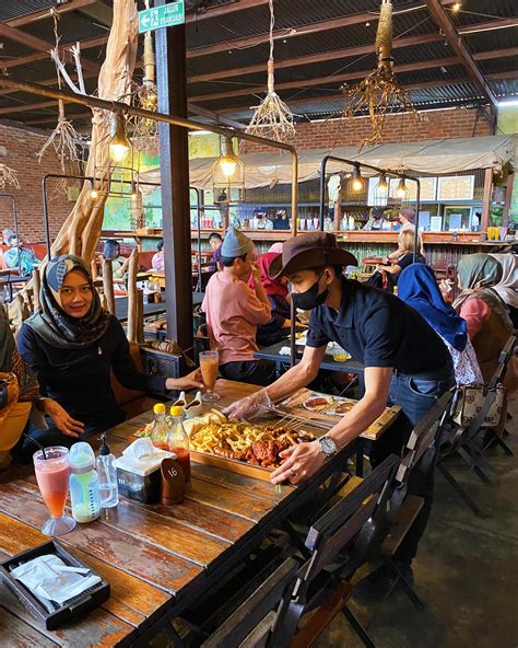 Harga Makanan di Karnivor Bandung