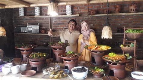 Konsumsi Makanan di Pujasega Garut