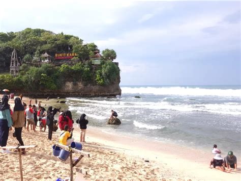 Fasilitas di Pantai Indrayanti