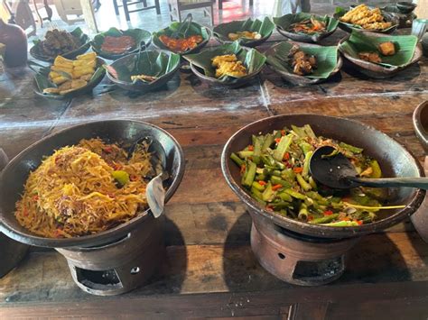 Menu Cengkir Heritage Resto