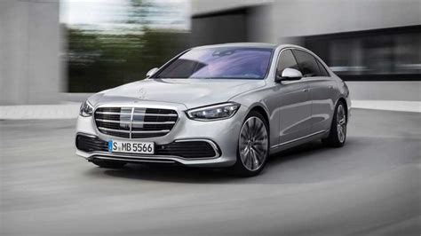 Fitur Canggih di Mercedes-Benz S400