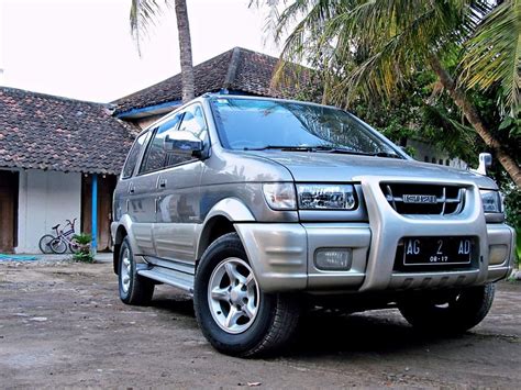 Fitur dan Kinerja Mobil Panther Touring 2010