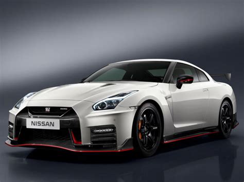 Perbandingan Harga Nissan GTR Baru dengan Mobil Lain