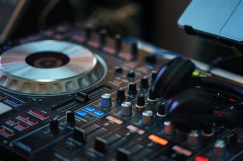 Cara Memilih Alat DJ yang Tepat