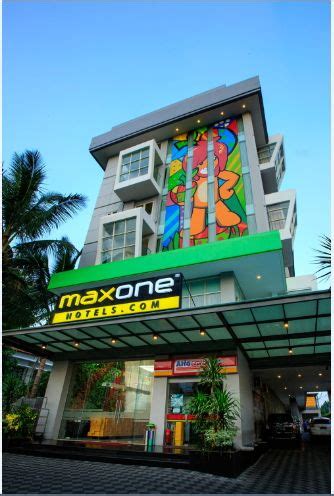 Bandingkan Harga Berenang di Hotel Maxone Malang dengan Hotel lainnya